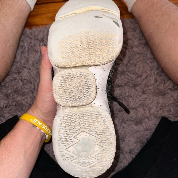 Nike Lebron 15s - Picture 2 of 5